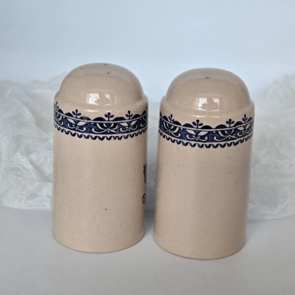Johnson Brothers Stoke-On-Trent Old Granite Hearts & Flowers Salt Pepper Shakers - Picture 2 of 6